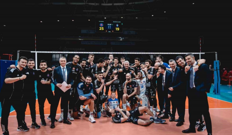 Efeler Ligi: Halkbank: 3 - İstanbul Büyükşehir Belediyespor: 0