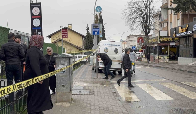 Gebze’de tren istasyonunda silahla vurulan kadın hayatını kaybetti