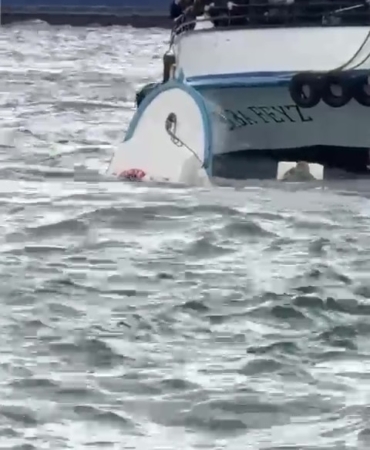 Karaköy’de yolcu vapuru balıkçı teknesine çarptı: Denize düşen kişi kurtarıldı