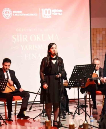 Şiir mısraları öğretmenlerin sesiyle hayat buldu