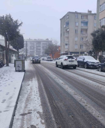 Kırklareli’nde kar yağışı etkisini arttırdı