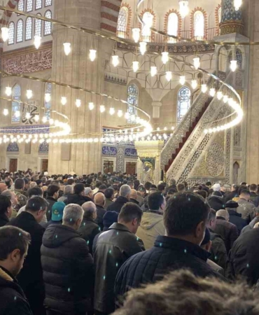 4 yıl aradan sonra Selimiye Camii’nde ilk cuma