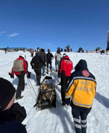 Uludağ’da kızak faciası: Dereye uçan tatilciyi JAK kurtardı