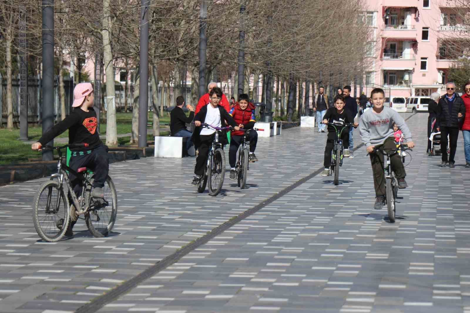 Sakarya’da şubat ayında bahardan kalma günler yaşanıyor