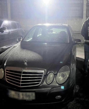 Kaçakçılık polisi, 11 kaçak lüks otomobile el koydu