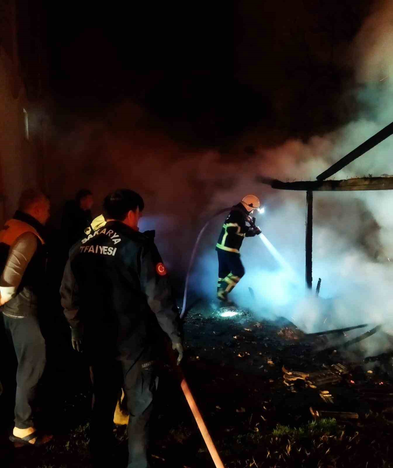 Odunluk yangını ekiplerin hızlı müdahalesi ile söndürüldü