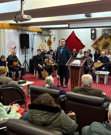 Mübadillerin yüreğine dokunan konser: Huzurevinde göçün hatırası türkülerle canlandı