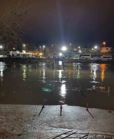 Çanakkale’de çay taştı: Otopark sular altında kaldı