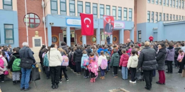 Edirne’de 6 şubat depreminde hayatını kaybedenler için saygı duruşu