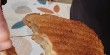 Ekmekten paket lastiği çıktı