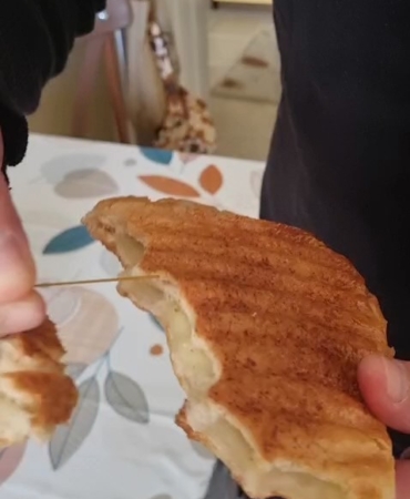 Ekmekten paket lastiği çıktı