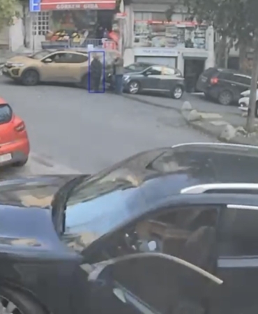 Film gibi olay: Kendi otomobilinin altında kalarak yaralandı