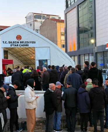 Bilecik’te ilk iftarda binlerce kişi aynı sofrada buluştu