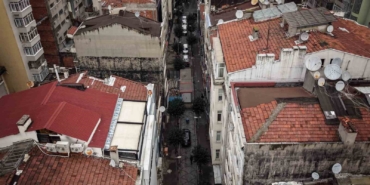 İBB, yolu elektrik trafosuyla kapattı; vatandaşlar tepki gösterdi