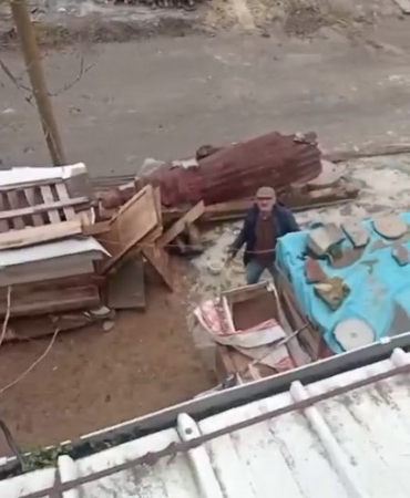 Arnavutköy’de komşuların kavgası kamerada