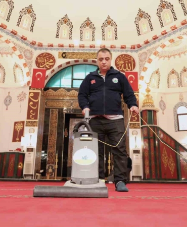 Osmangazi’de camiler Ramazan’a özenle hazırlandı