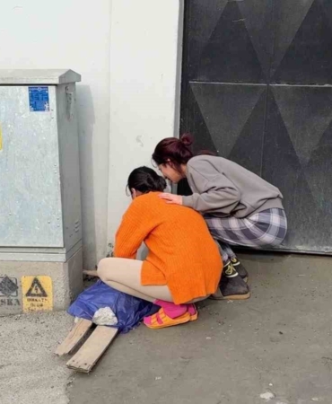 Beyoğlu’nda yangında ölen kedisinin başında sinir krizi geçirdi