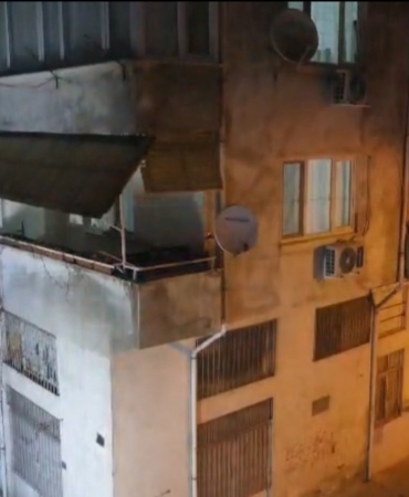 Gemlik’te hasarlı apartman tahliye edildi, sokak trafiğe kapatıldı