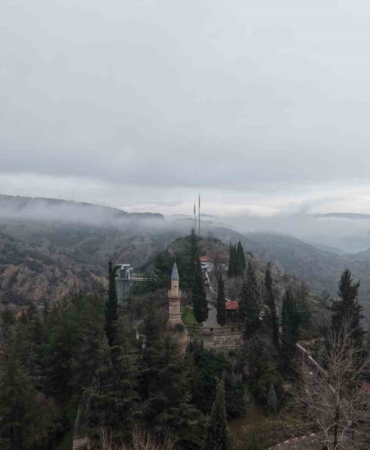 Belekoma Kalesi ve Şeyh Edebali Türbesi’nde sis etkili oldu