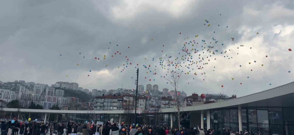 Yardım kampanyası tamamlanan Uras Ege için gökyüzüne balonlar bırakıldı