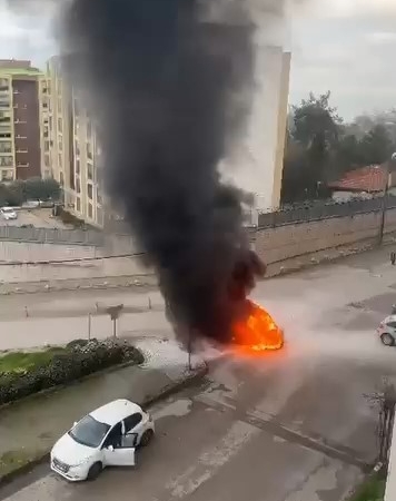 Bursa’da yanan araç art arda patladı, mahalleli panik yaşadı