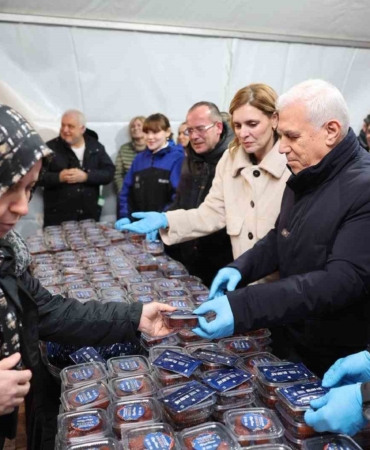 Ulu Cami’de Ramazan’a tatlı başlangıç