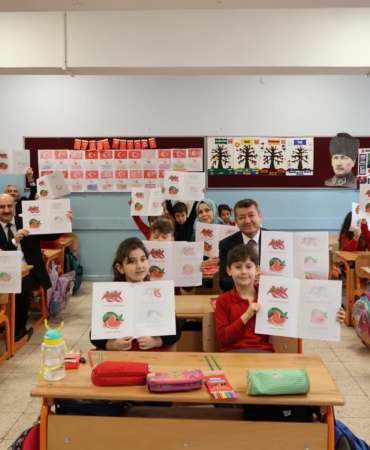 Bilecik’te ‘Bilecik’i Herkes Bilecek’ boyama kitabı öğrencilere dağıtıldı