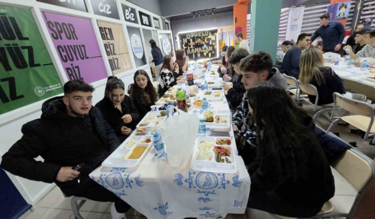 Edirne’de imece usulü iftar: Okul içinde Ramazan bereketi