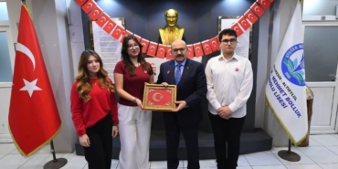 Balıkesir’de eğitimde ikinci dönem, bayrak sevgisiyle başladı