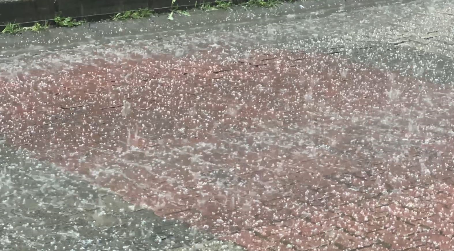 Kağıthane’ye dolu yağdı