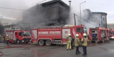 Silivri kablo ve inşaat malzemeleri üreten fabrikada çıkan yangın kontrol altına alındı