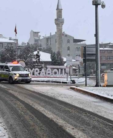 Hayrabolu’da kar yağışı etkisini artırdı: Taşımalı eğitime 1 gün ara verildi