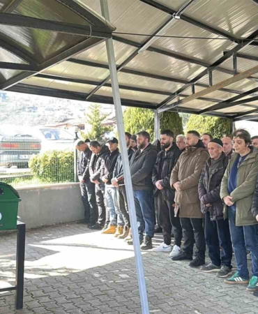 Eşi tarafından vurularak öldürülen kadın son yolculuğuna uğurlandı