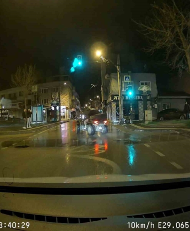 Ana caddeyi drift parkuruna çevirdi, facianın eşiğinden böyle döndü