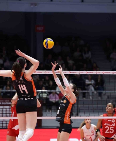 Vodafone Sultanlar Ligi: Aras Kargo: 3 - Eczacıbaşı Dynavit: 2