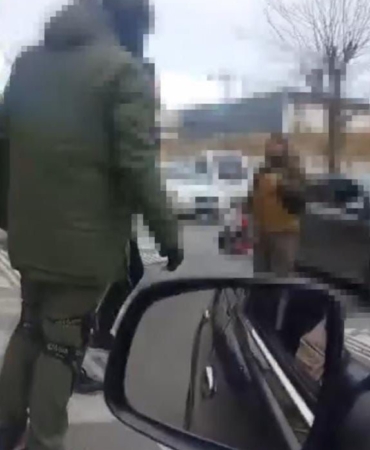 Trafikte silah çeken şüpheli kıskıvrak yakalandı