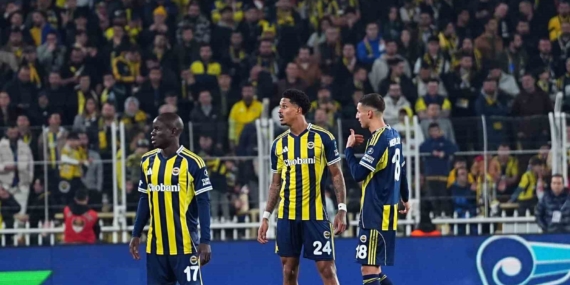 Jayden Oosterwolde ve Fred, cezalı duruma düştü