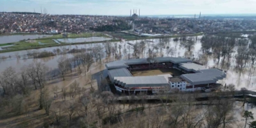 Sular altında kalan Sarayiçi güreş alanında su seviyesi düşüyor