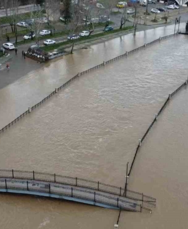 Biga’da yağış nedeniyle taşan Kocabaş Çayı dron ile görüntülendi