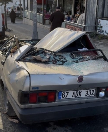 Esenyurt’ta mahalleli fırtınayı anlattı; "Toz duman içerisinde kaldık"