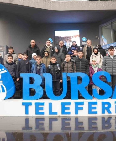 Osmangazi Belediyesi’nden çocuklara Uludağ’da kayak sürprizi