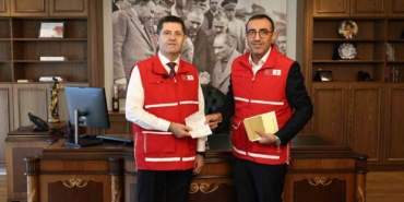 Çekmeköy Belediye Başkanı Orhan Çerkez ve eşinden Gazze’ye destek