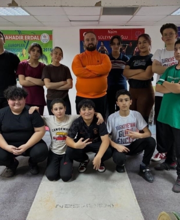 Bilecik’te halter sporcuları gücünü sınırların ötesine taşıyor