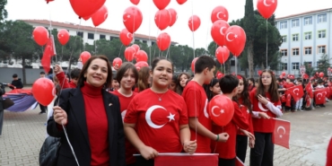 Karasu’da sokaklar kırmızı beyaza büründü