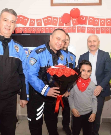 Bursa’da polislerden ilkokul öğrencilerine güvenlik eğitimi