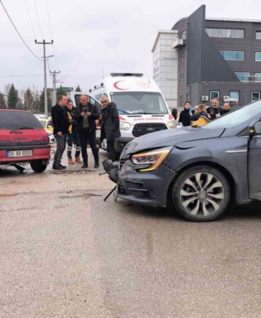 Bursa’da otomobiller çarpıştı: 1 yaralı