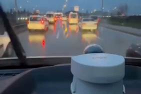 Bursa’da göz dolduran anlar, onlarca sürücü yol verdi