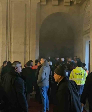 4 yıl aradan sonra Selimiye Camii’nde ilk namazda yangın