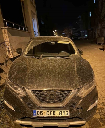 Muratlı’da çamur yağışı araçları kapladı