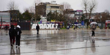 Sakarya’da şehir merkezinde yağmur, yüksek kesimlerde kar etkili oluyor